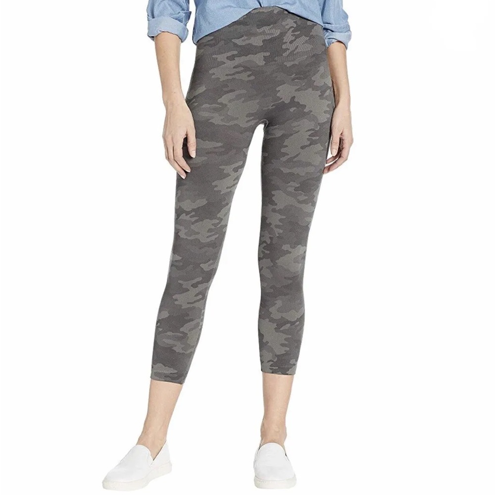 NWT Spanx cropped‎ lamn leggings sage camo print